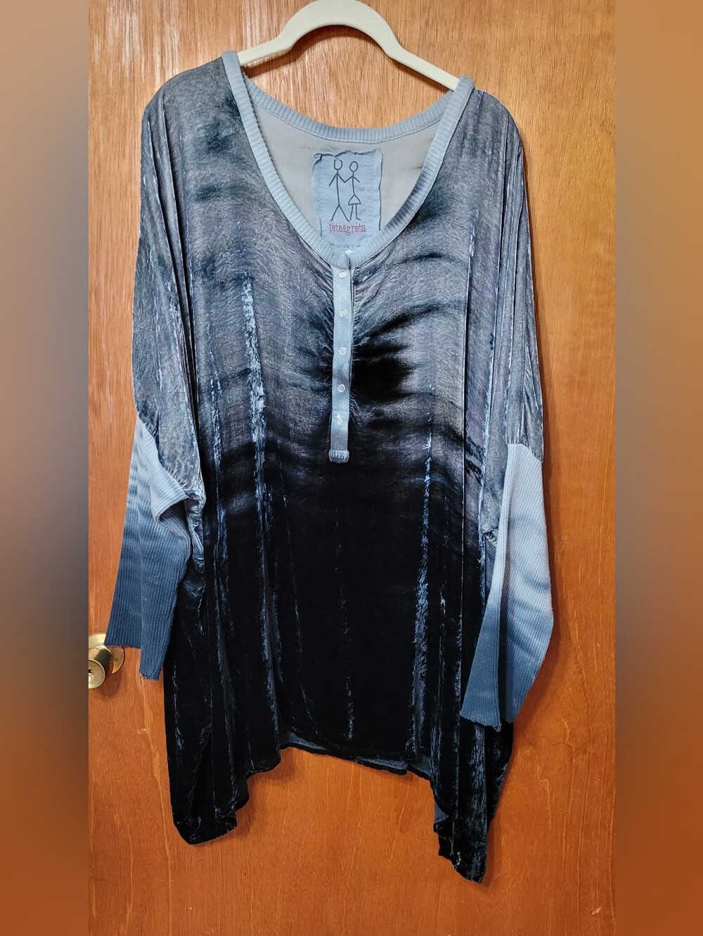 Pete & Greta Asymmetric Hem Very Oversized Top Size Large (1616)